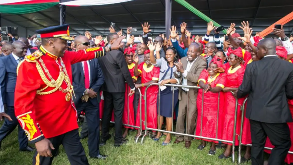 President Uhuru secret service Bodyguard Fake Hands